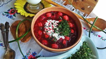 Рецепт свекольника с сосисками