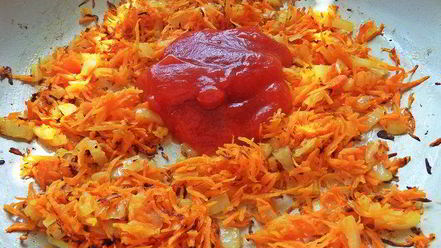 Рецепт свекольника с сосисками