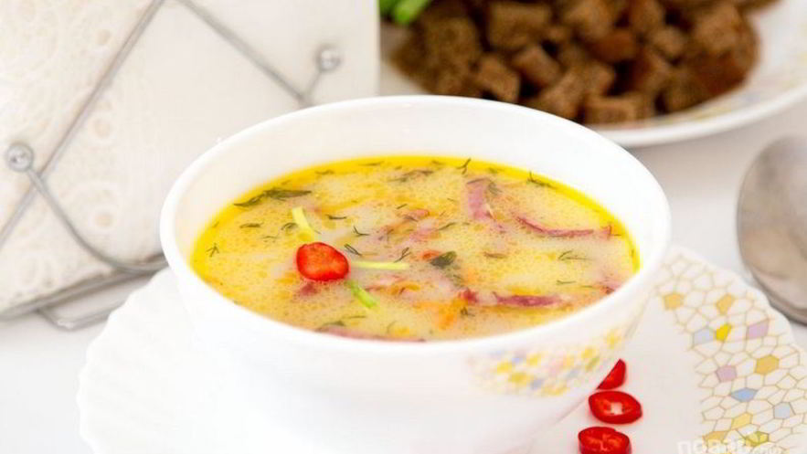 Рецепт горячего сырного супа с колбасой