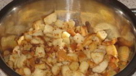 Рецепт сливочно-сырного суп с чесночными сухариками