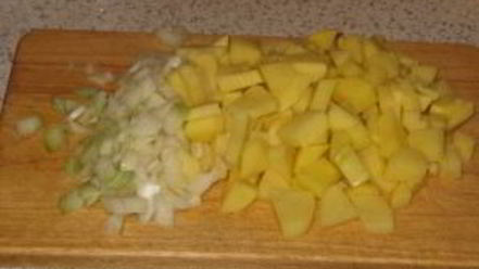 Рецепт сливочно-сырного суп с чесночными сухариками