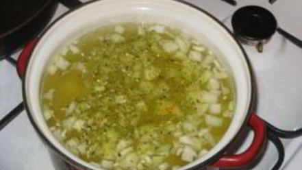 Рецепт сливочно-сырного суп с чесночными сухариками