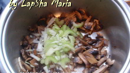 Рецепт сырного крема-супа с грибами и курицей