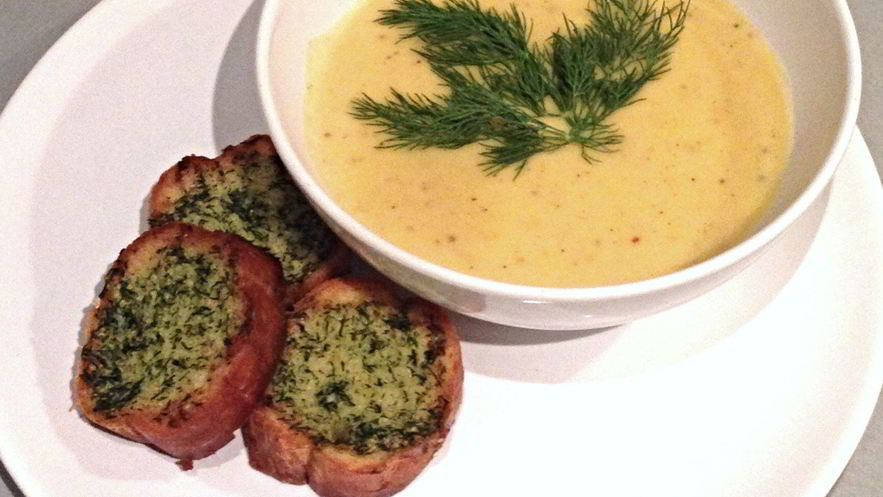 Рецепт сырного крема-супа с сельдереем и крутонами