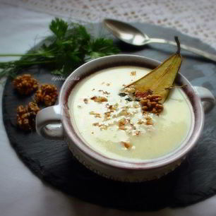 Рецепт Сырного супа с грушей и грецкими орехами