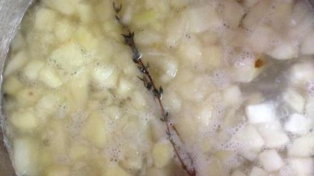 Рецепт сырного супа с грушей и грецкими орехами