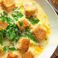 Рецепт Сырного супа с курицей и сухариками