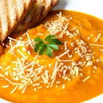 Тыквенный суп с тертым сыром и корицей