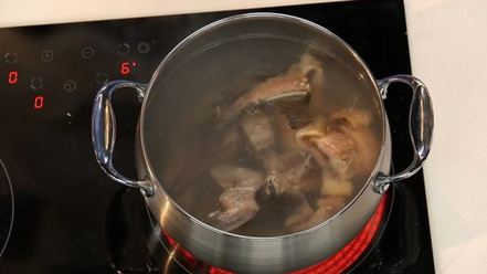 Рецепт ухи из стерляди с копченой форелью