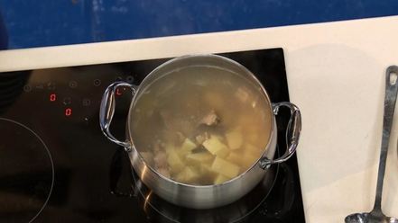 Рецепт ухи из стерляди с копченой форелью