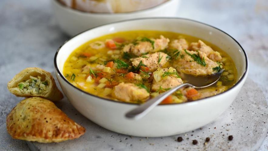 Рецепт ухи с рыбными клецками