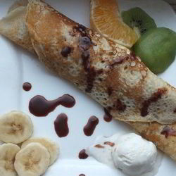 Рецепт Блинчиков с мороженым и фруктами