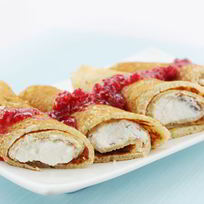 Блинчики с творогом и клубникой