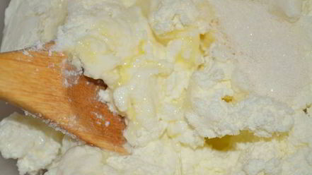 Рецепт блинной ванильной улитки с творогом и изюмом