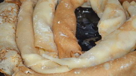 Рецепт блинной ванильной улитки с творогом и изюмом