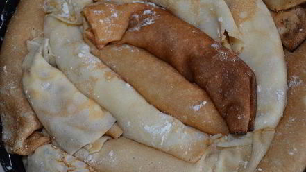 Рецепт блинной ванильной улитки с творогом и изюмом