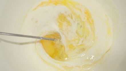 Рецепт блинной ванильной улитки с творогом и изюмом