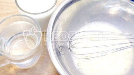 Рецепт блинов на кефире, фаршированные яйцом, рисом и луком