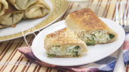 Рецепт блинов на кефире, фаршированные яйцом, рисом и луком