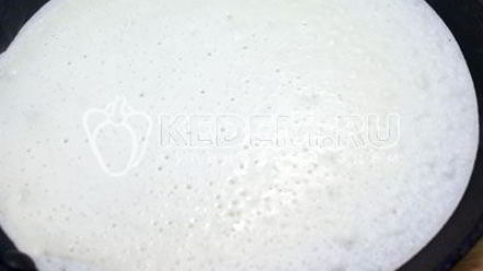 Рецепт блинов на кефире, фаршированные яйцом, рисом и луком