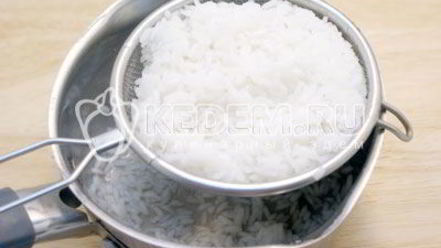 Рецепт блинов на кефире, фаршированные яйцом, рисом и луком