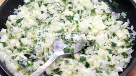 Рецепт блинов на кефире, фаршированные яйцом, рисом и луком