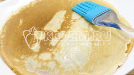 Рецепт блинов на сливках с творогом и клубничным джемом