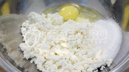 Рецепт блинов на сливках с творогом и клубничным джемом