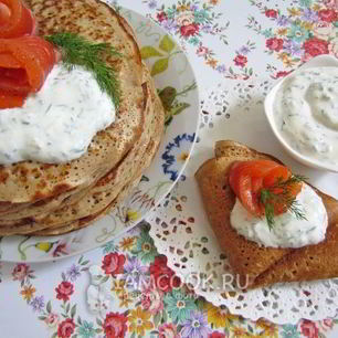 Рецепт Гречневых блинов с красной рыбой и творожным кремом