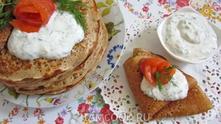 Рецепт гречневых блинов с красной рыбой и творожным кремом