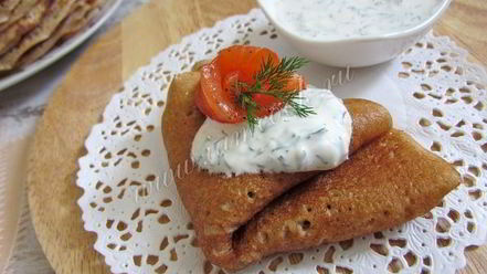 Рецепт гречневых блинов с красной рыбой и творожным кремом