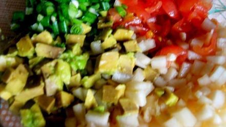 Рецепт кукурузных блинчиков с сальсой из груши и авокадо