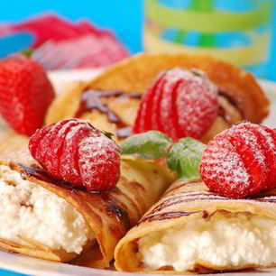 Рецепт Нежных блинчиков с творогом и клубникой