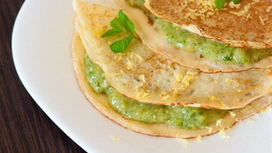 Рецепт пшеничных блинчиков с фейхоа и мятой