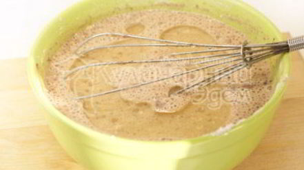 Рецепт шоколадных блинов с творогом и клубникой