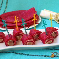 Свекольные блинчики с сельдью и сливочным сыром