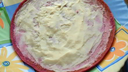 Рецепт свекольных блинчиков с сельдью и сливочным сыром