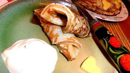 Рецепт тонких блинчиков с сырной прослоечкой