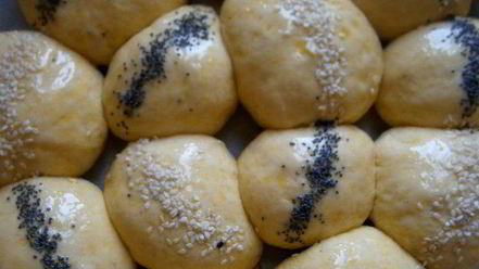 Рецепт булочек из волшебного теста с сыром