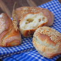 Булочки на йогурте с кунжутом