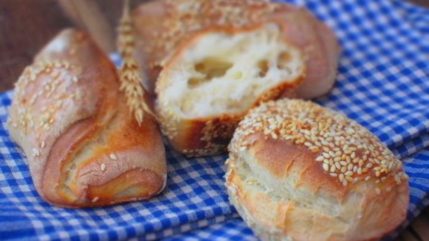 Рецепт булочек на йогурте с кунжутом