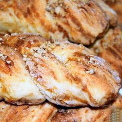 Рецепт Булочек нежных творожных косички