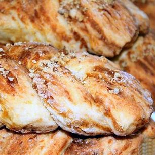 Рецепт Булочек нежных творожных косички