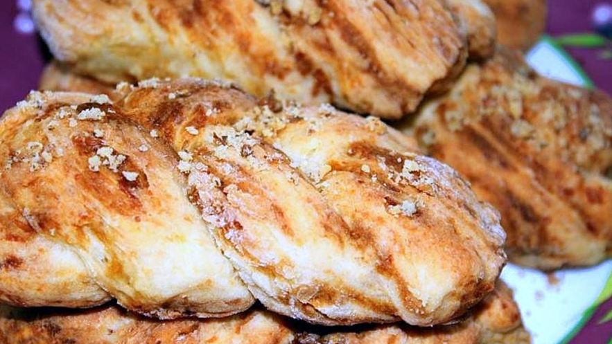 Рецепт булочек нежных творожных косички