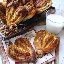 Рецепт Булочек Ореховых сердца