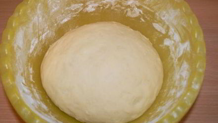 Рецепт булочек с брусникой, клубникой и штрейзелем