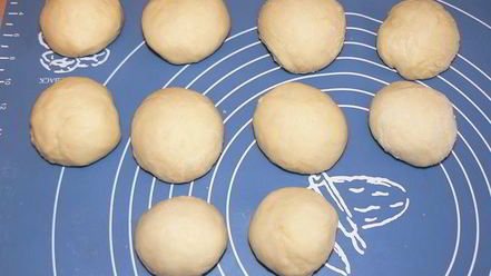 Рецепт булочек с брусникой, клубникой и штрейзелем