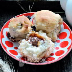 Рецепт Булочек с изюмом и сгущенкой