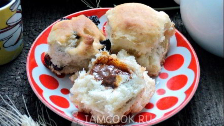 Рецепт булочек с изюмом и сгущенкой