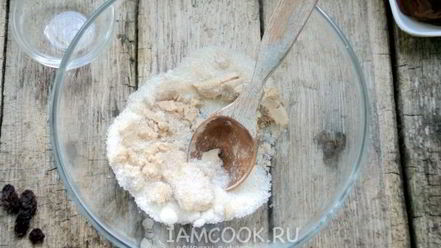 Рецепт булочек с изюмом и сгущенкой